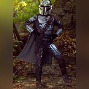 Mandalorian Kids Halloween Costume in Silver and Black W/Cape Size XL (10-12yr)